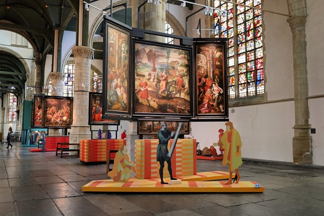 Afbeelding tentoonstelling in de kerk