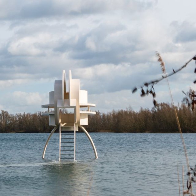 foto van een gedeelte van het witte kunstwerk door Rob Sweere