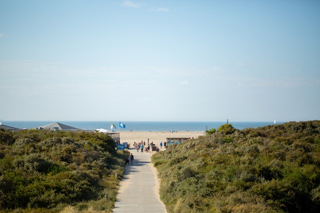 Langs stranden en meren: hier wandel en verblijf je aan het water; zee bij RCN Toppershoedje