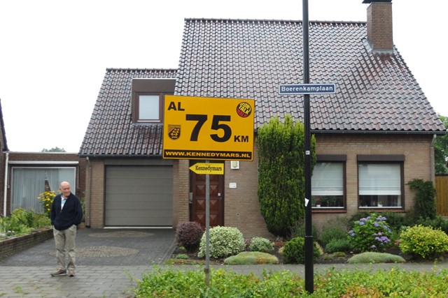 afbeelding van een bordje langs de weg.