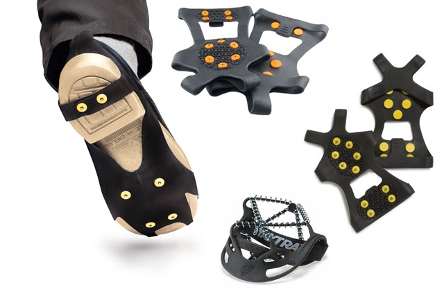 Hulpmiddelen tegen uitglijden in de winter. Vanaf links met de klok mee: Petzl, Rubytec, Snowsteps en Yaktrax