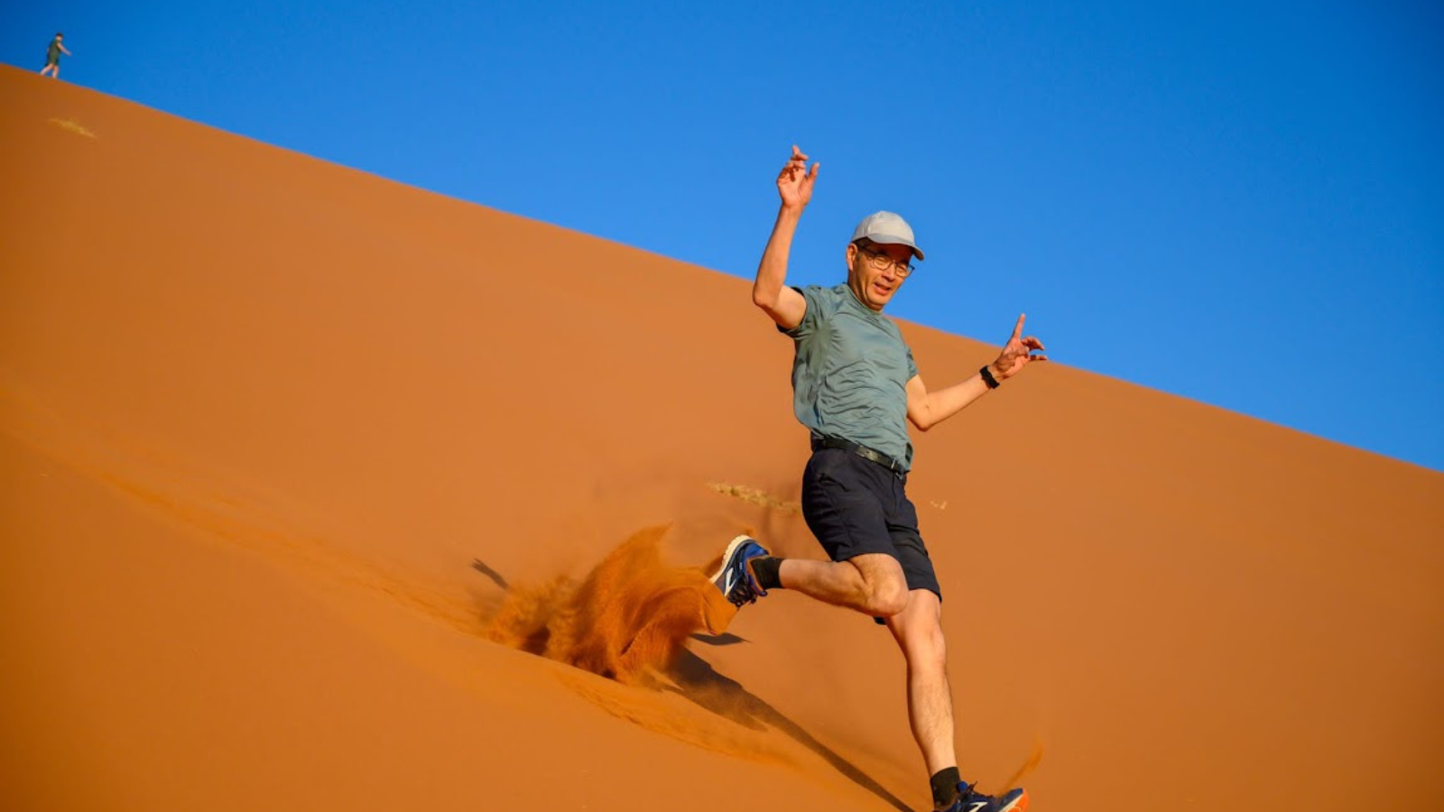 Sanne Wandelt Lang(E Afstanden) Met… David Gerrits