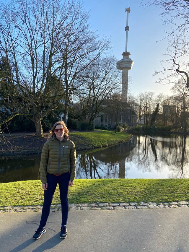 Op de achtergrond de Euromast