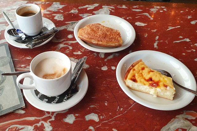 koffie met Limburgse vlaai.