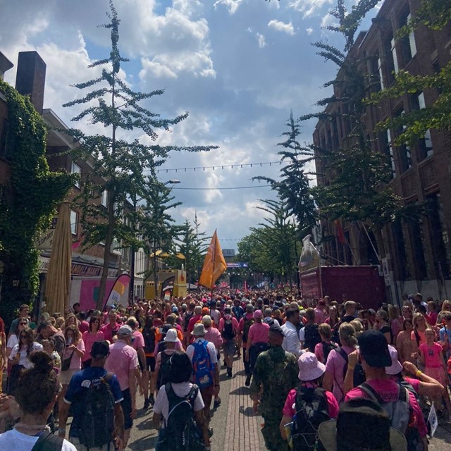 Op weg naar de Via Gladiola: Heeft Jeff de finish gehaald?; feest langs de route