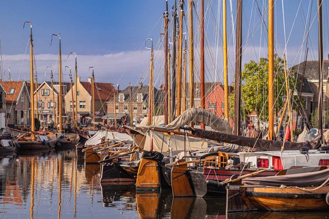 afbeelding van de haven van Spakenburg.
