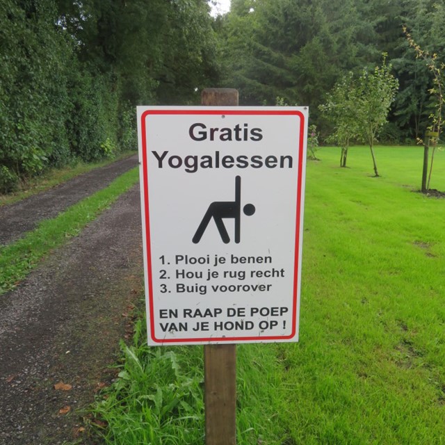 Bordjes en markeringen tijdens het wandelen; Stellingenpad; Haulerwijk