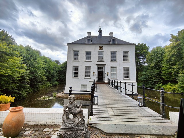 Een toegangsbrug tot Het Witte Kasteel