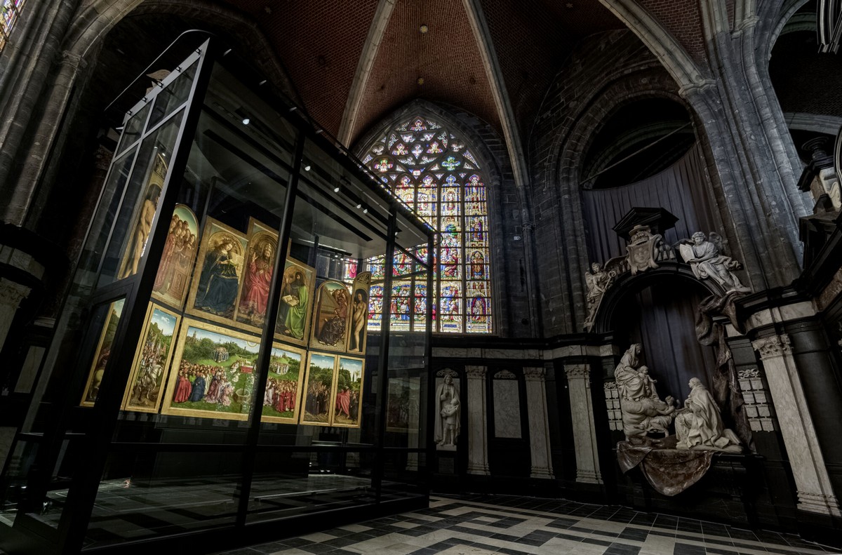 afbeelding van het kunstwerk Het Lam Gods in de Sint Baafskathedraal Gent.