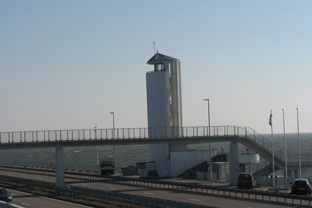 Vlietermonument op de Afsluitdijk