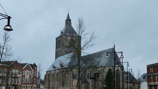 afbeelding van de kerk in Oldenzaal.