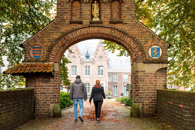 De mooiste wandelingen langs kloosters en kloostertuinen; Ons Kloosterpad Brabant Kloosterrondwandeling Bernheze