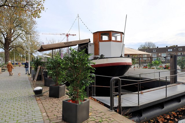 afbeelding van een schip in de Piushaven Tilburg.