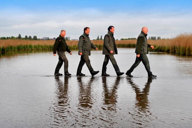 Wandelen over water in de Zaanstreek