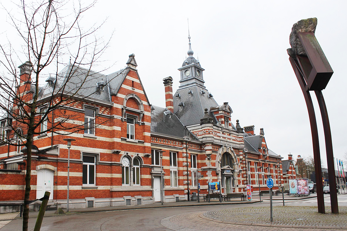 afbeelding van het vooraanzicht van station Turnhout (monument).