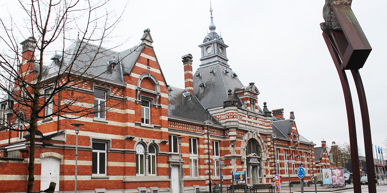 afbeelding van het vooraanzicht van station Turnhout (monument).