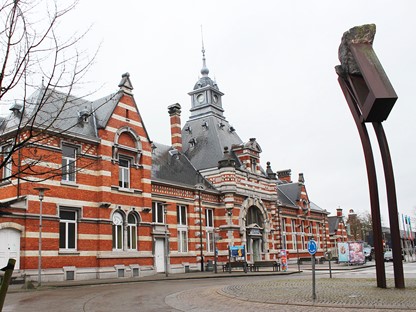 afbeelding van het vooraanzicht van station Turnhout (monument).