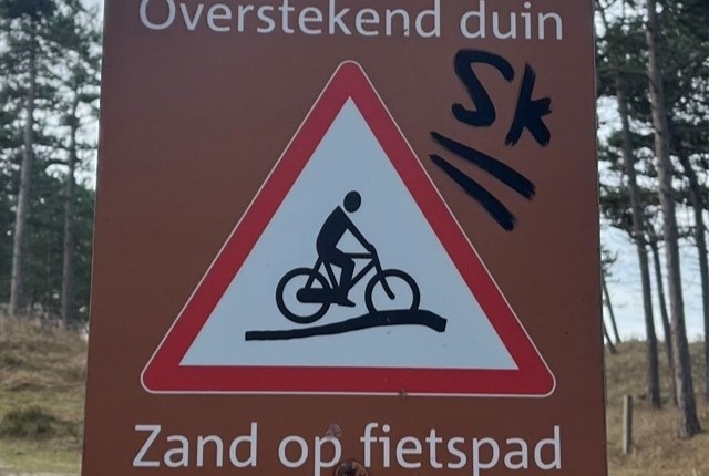 Bordjes En Markeringen Tijdens Het Wandelen Inzending 6