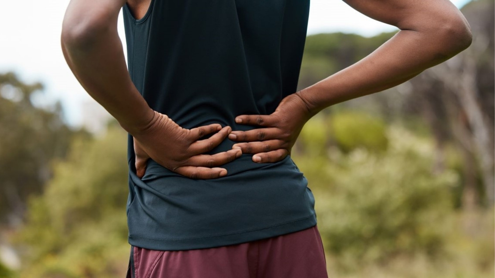 Dit moet je doen bij rug en nekklachten tijdens het wandelen