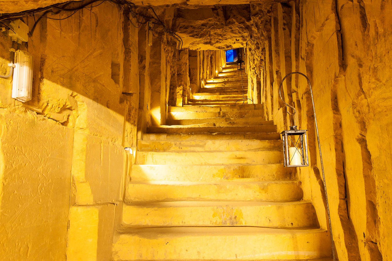 afbeelding van een trap in de Sibbergroeve.