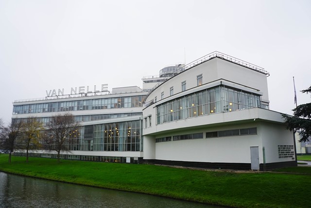 vooraanzicht van de Van Nellefabriek.