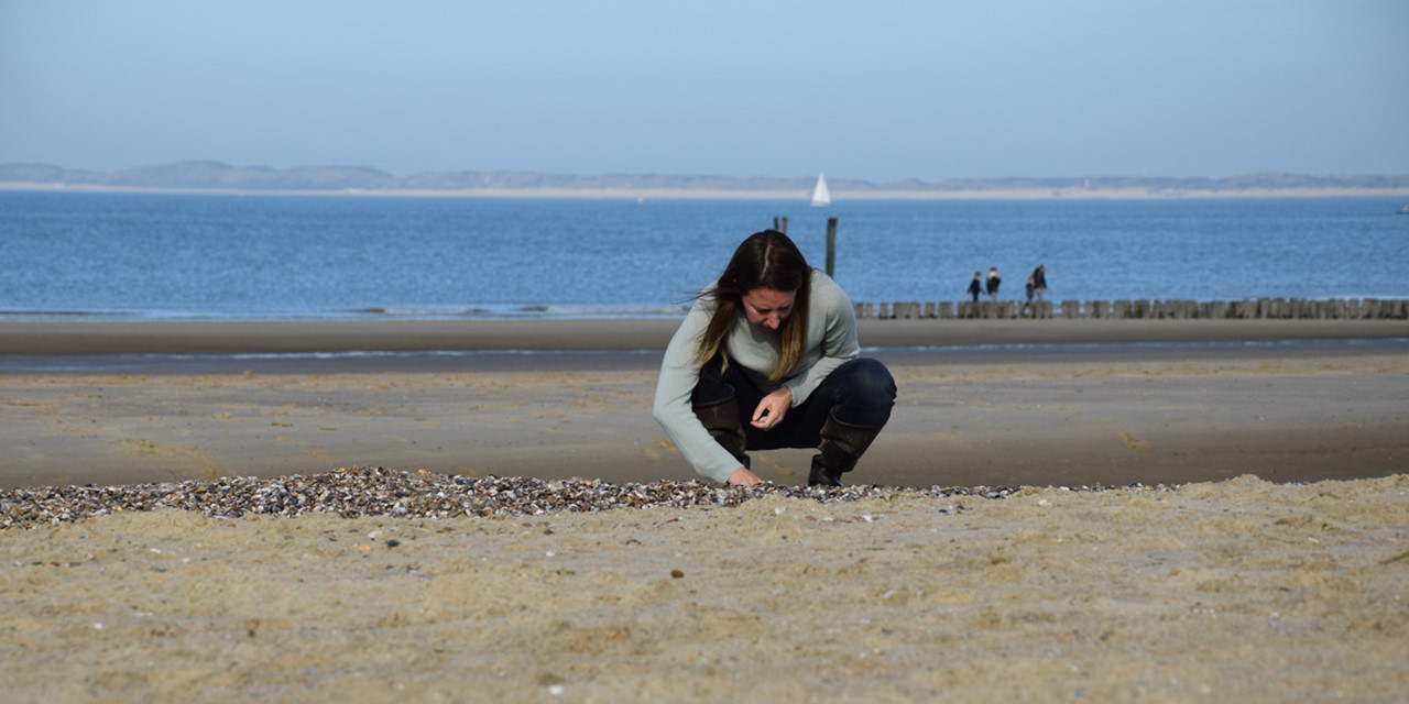 Afbeelding van een vrouw op het strand