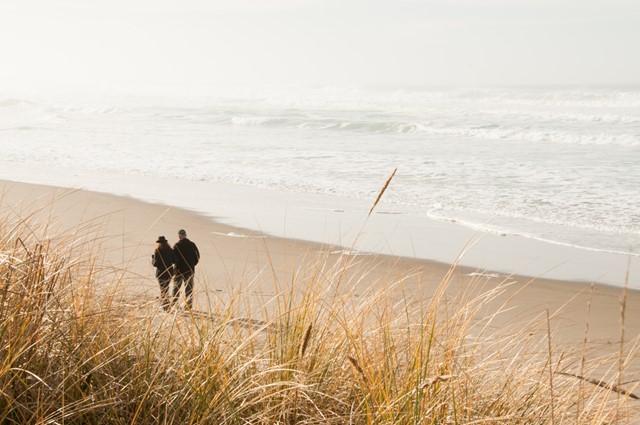 Afbeelding van wandelaars op het strand
