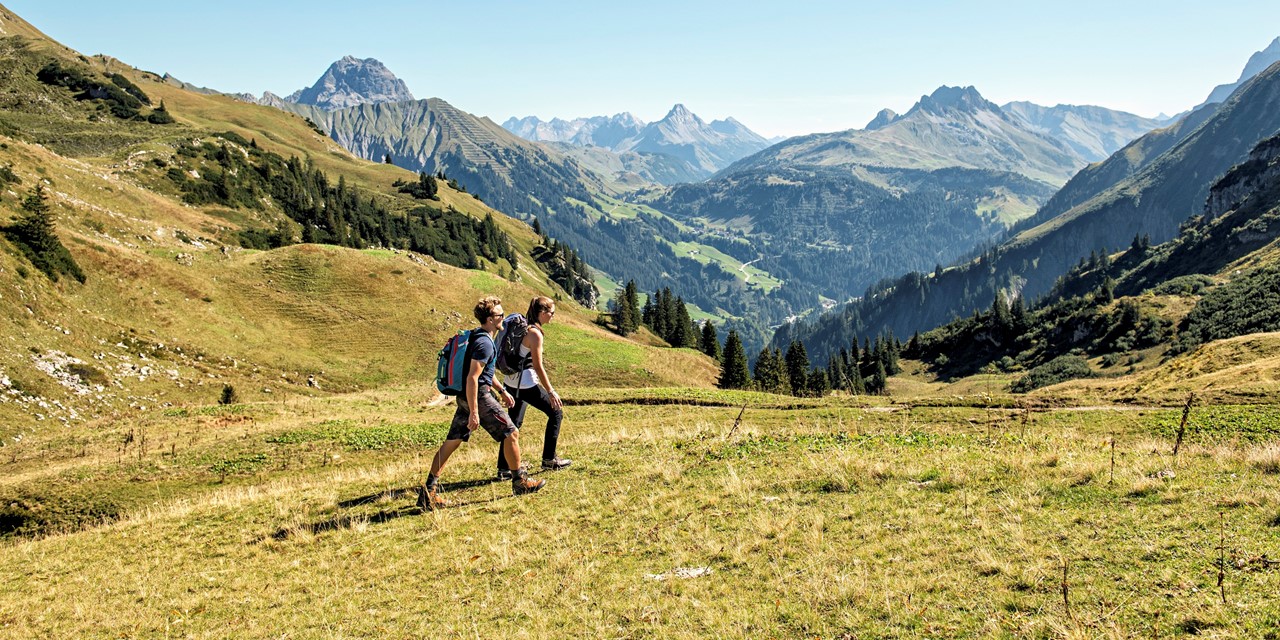 Wandelen in het Schadonagebied, foto: Johannes Fink - Bregenzerwald Tourismus