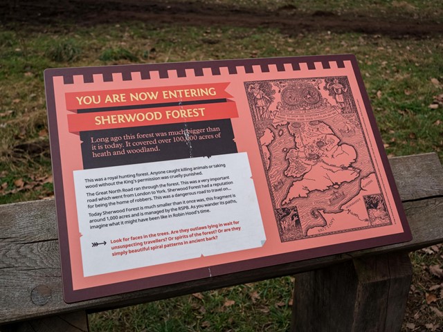afbeelding van een entreebord bij Sherwood Forest.