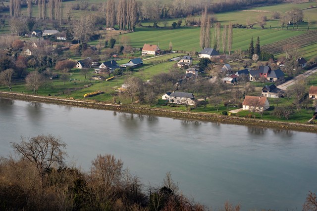 foto van bovenaf langs de Seine.