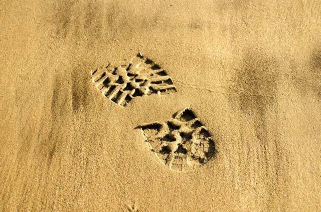 Schoenafdruk in zand
