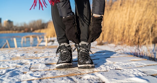 Wandelschoenen in de sneeuw
