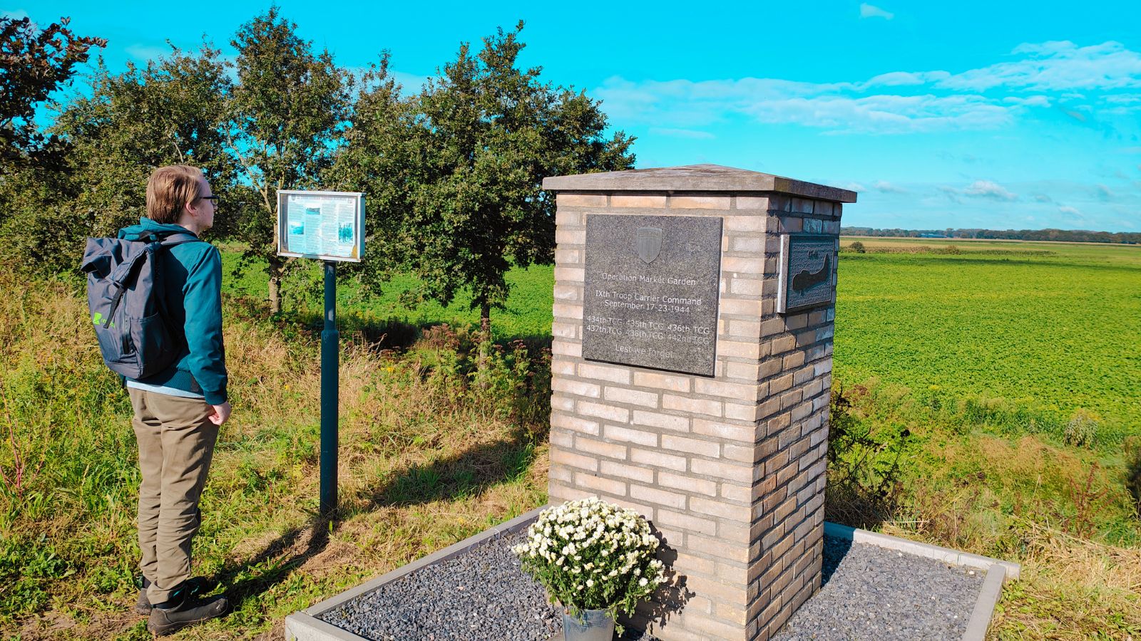 Vrijheidspad: de weg naar onze vrijheid; 9th Troop Carrier Command monument