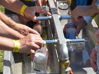 Een watertappunt bij de Vierdaagse Nijmegen