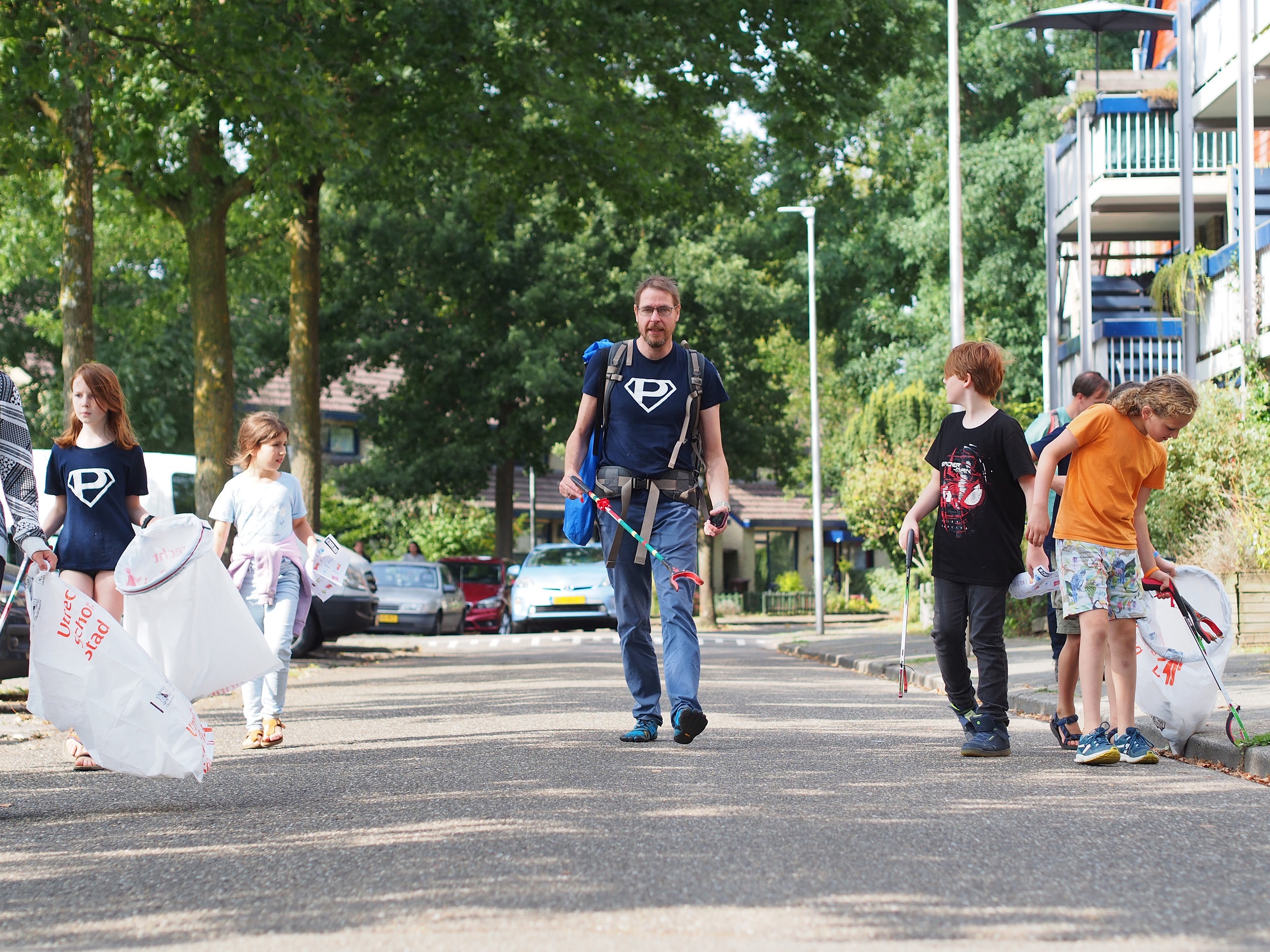 De Plandelman samen met andere plandelaars aan het werk, foto: Andrey Dyachenko