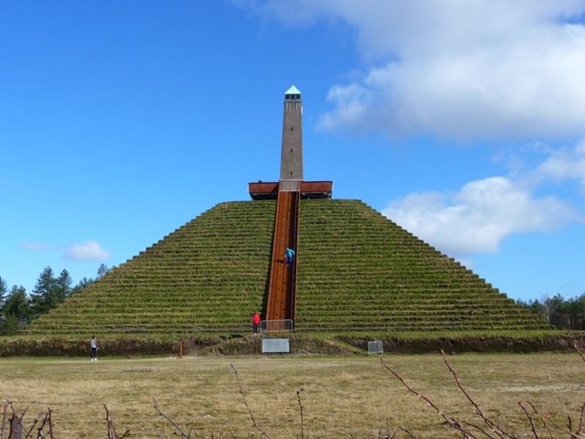 De pyramide van Austerlitz