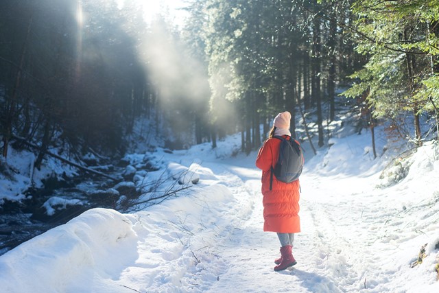 Vrouw in de sneeuw