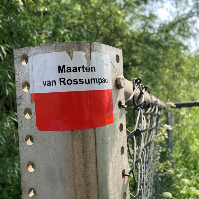 de markering van het Maarten van Rossumpad.