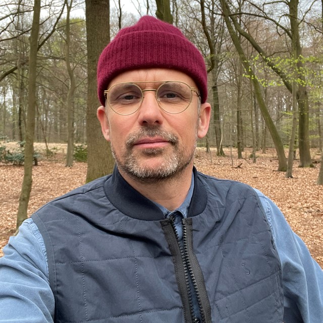 Patrick Martens in het bos.