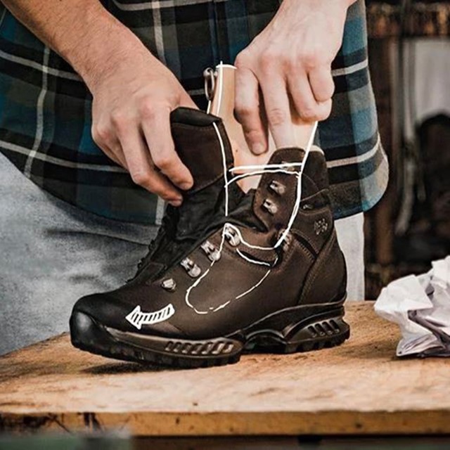 Met deze tips gaan je wandelschoenen langer mee: schoenspanner