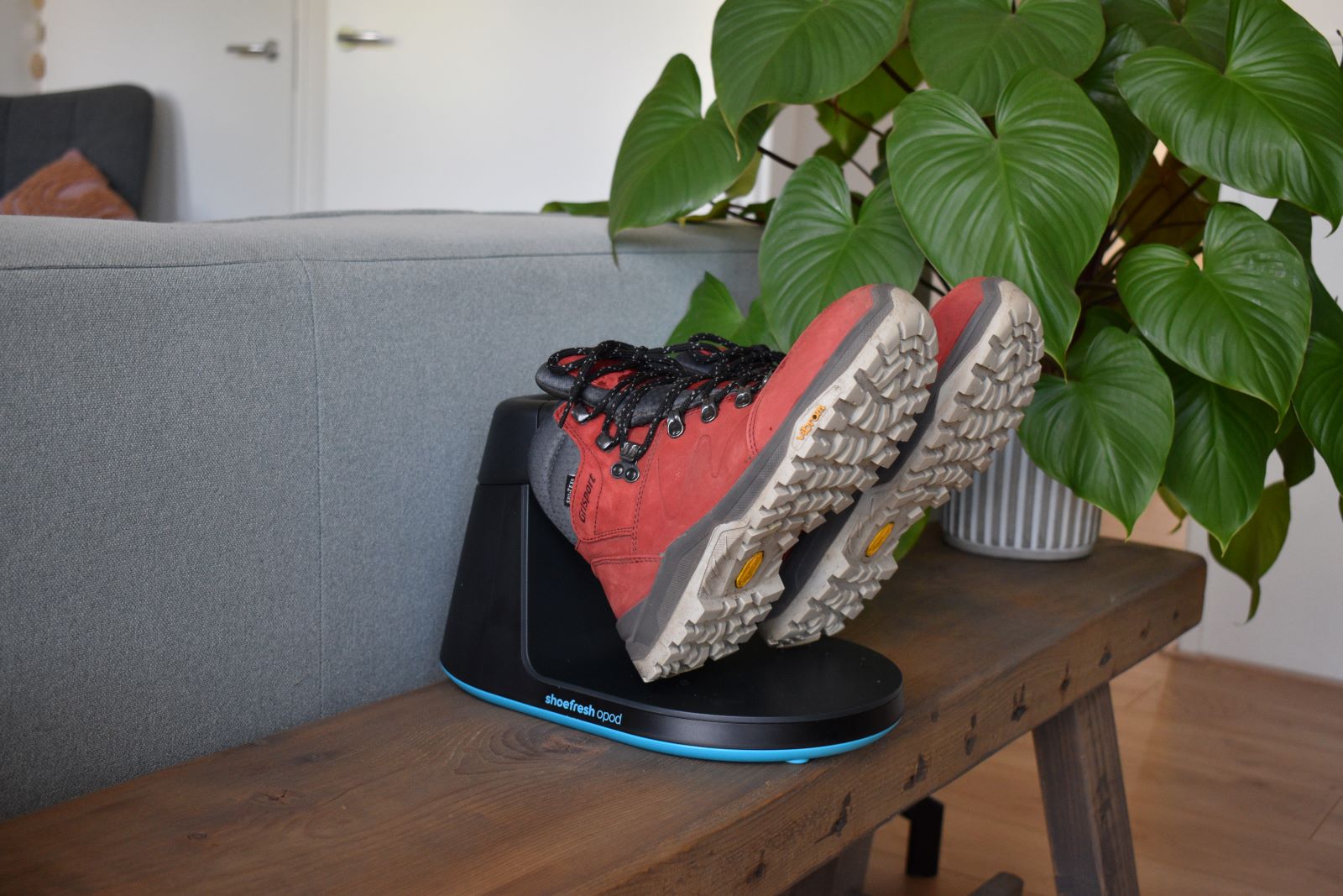 Shoefresh opod schoenverfrisser met wandelschoenen