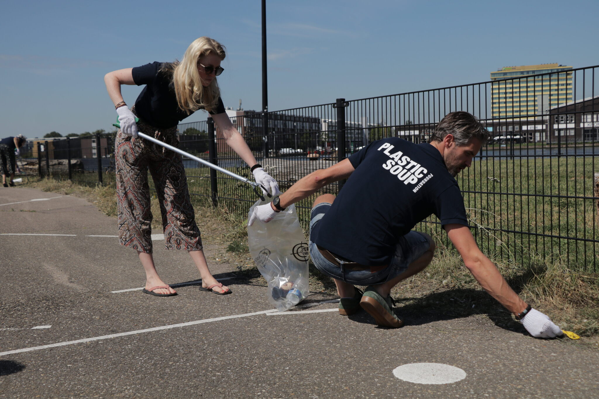 Robert Möhring (van Plastic Soup Foundation) aan het plandelen