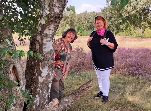 Maureen en Olga op de Groevenbeekse heide (