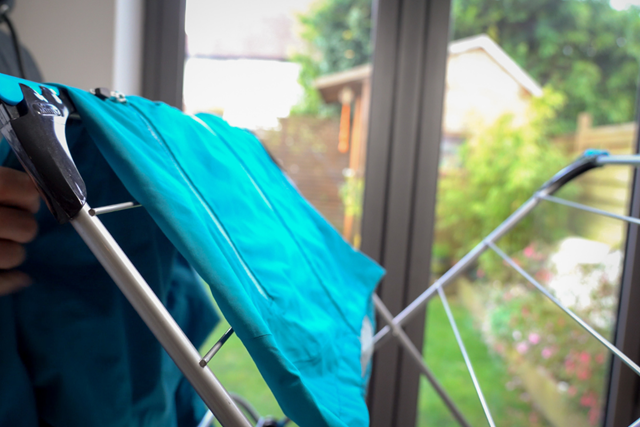 Maak Jouw Jas Weer Waterdicht Met Nikwax Tips Voor Het Wassen En Onderhouden Stap 4