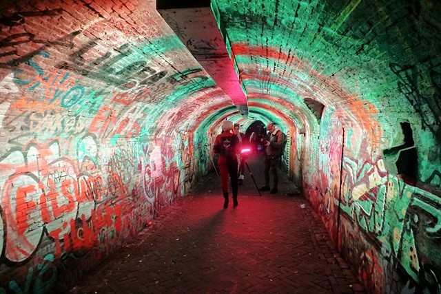 afbeelding van een verlicht tunneltje in Utrecht.