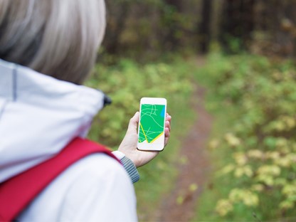 Afbeelding wandelen met een app