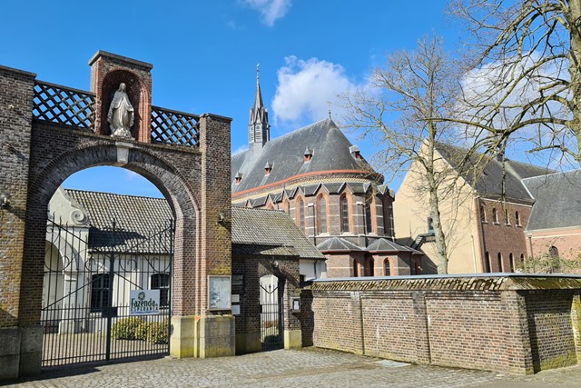 De mooiste wandelingen langs kloosters en kloostertuinen; abdij van Achel, ook wel Achelse Kluis