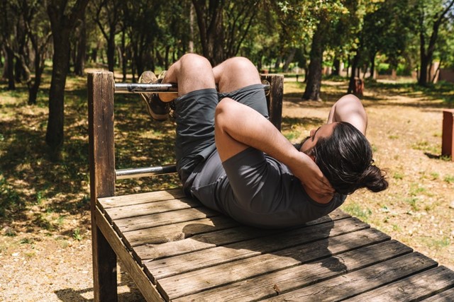 Werk Jezelf Al Wandelend In Het Zweet: Buikspieren bootcamp