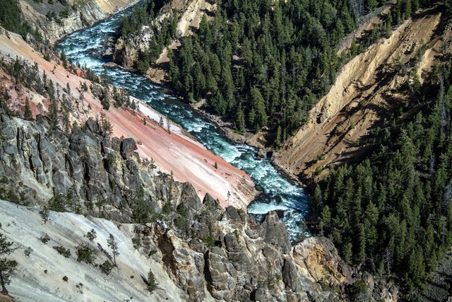  Yellowstone National Park