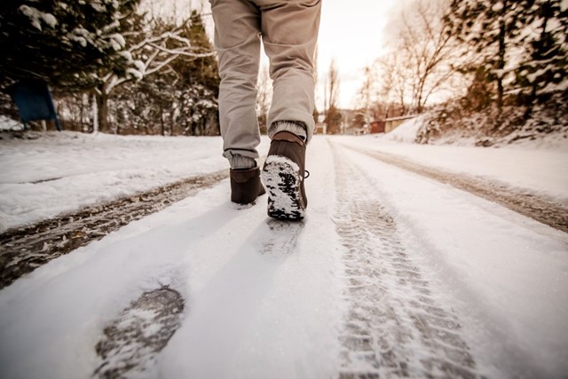 Wandelaar in de sneeuw